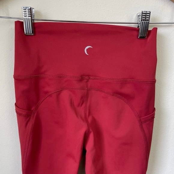 Zyia Active Red Pocket Brilliant Hi-Rise Capri Leggings - Picture 7 of 8